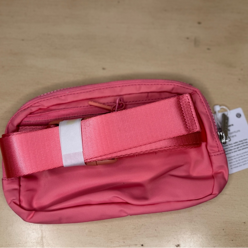 NWT Lululemon Everywhere Belt Bag 1L Salmon Pink - Picture 7 of 9